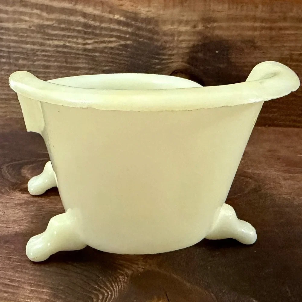 Vintage 1975 Aluminum Housewares Co Plastic Clawfoot Bathtub Soap Dish Cream